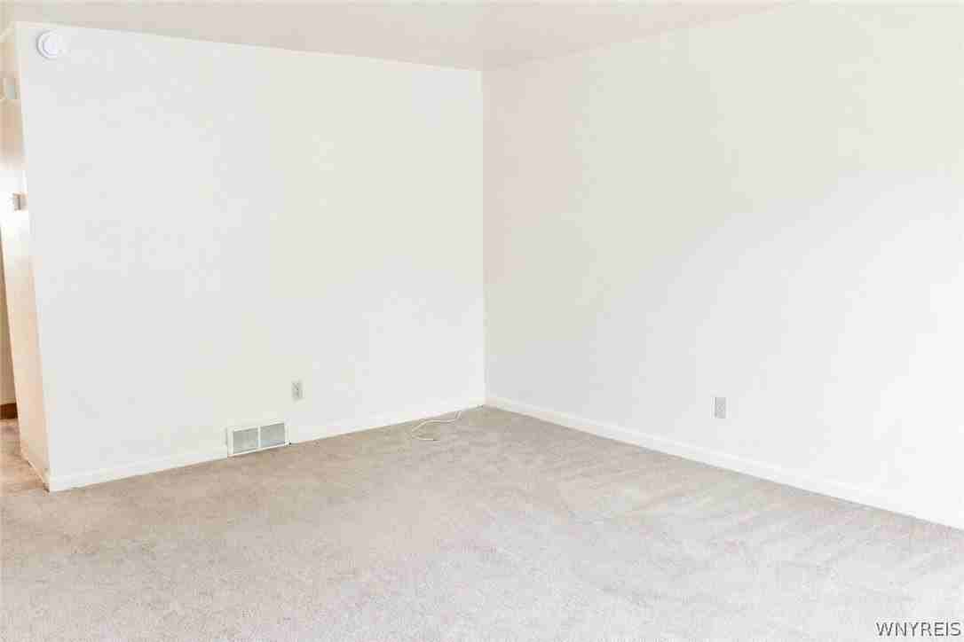 140 Ayrault Dr - Photo 7 of 11