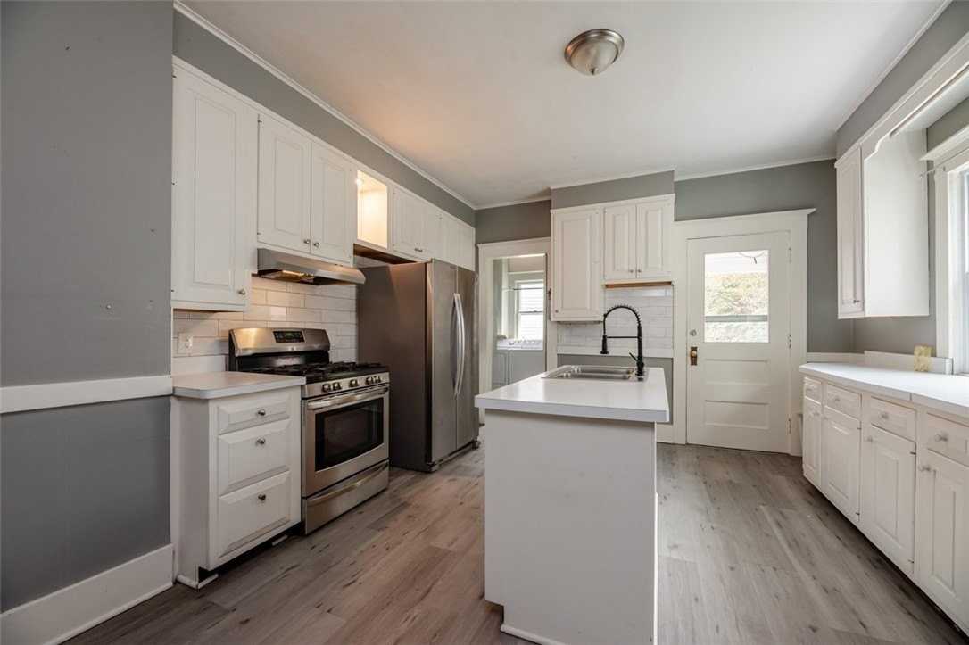 376 Barrington St - Photo 4 of 40