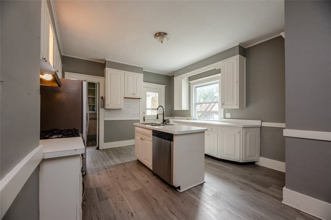 376 Barrington St - Photo 5 of 40