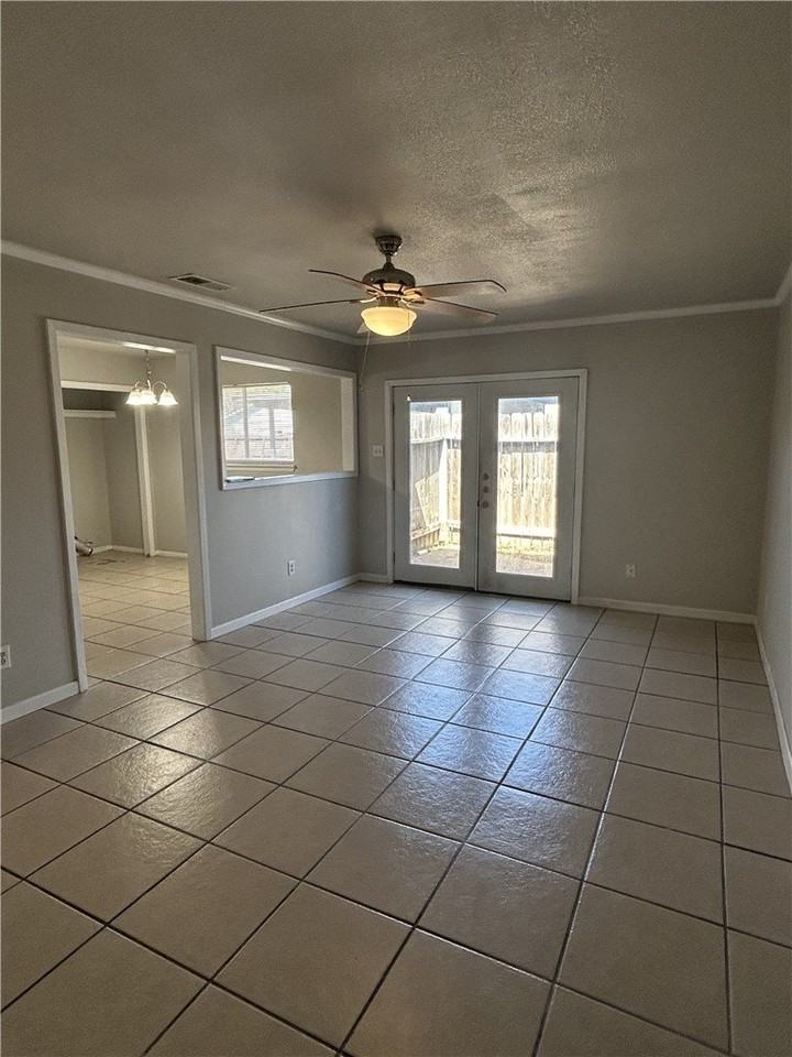 1606 Cimmarron St #A - Photo 2 of 14