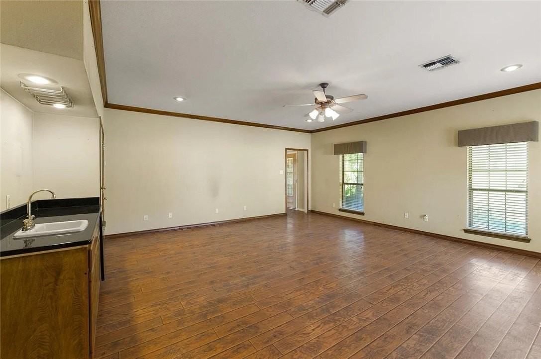 14810 Beal Dr - Photo 4 of 19