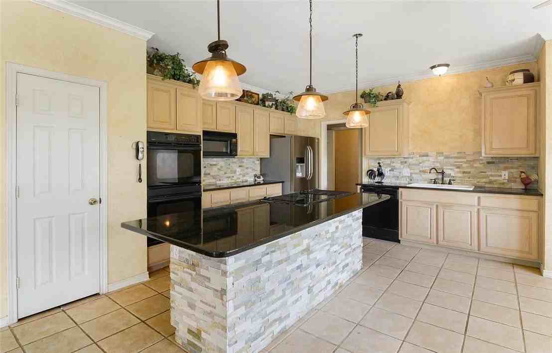 14810 Beal Dr - Photo 5 of 19