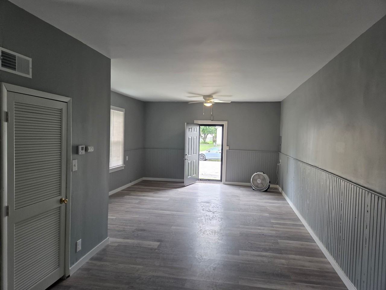 543 E Union St - Photo 3 of 10