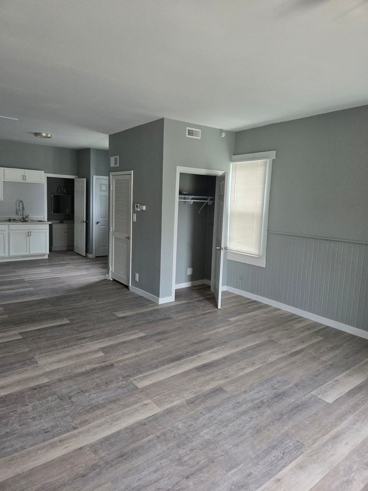 543 E Union St - Photo 7 of 10