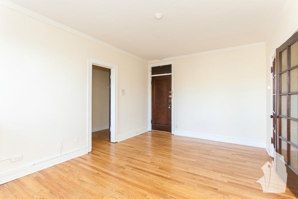4631 N Paulina St #104 - Photo 3 of 10