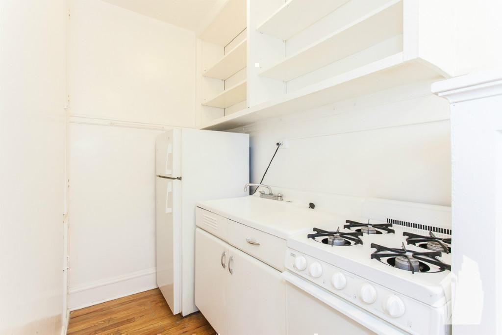 4631 N Paulina St #104 - Photo 4 of 10