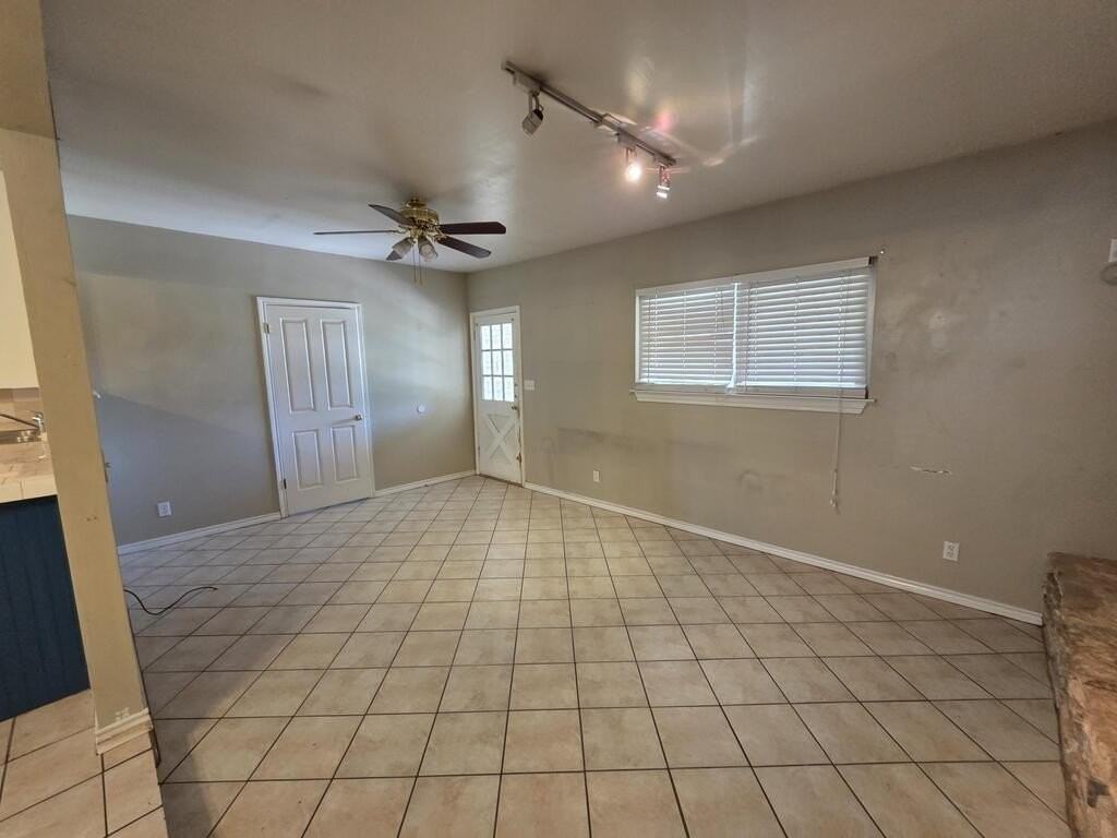 333 W Nimitz St - Photo 5 of 19