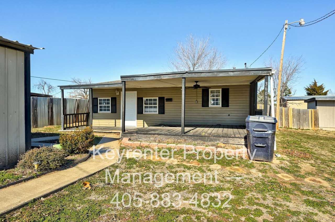 3607 Sw 12th St - Photo 3 of 29