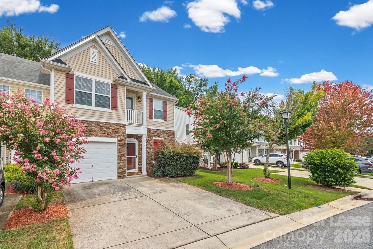 2090 Shady Pond Dr - Photo 2 of 39