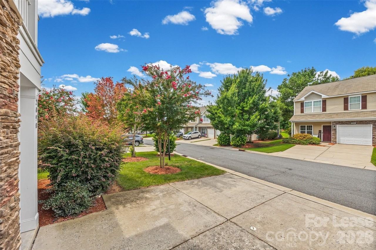 2090 Shady Pond Dr - Photo 3 of 39