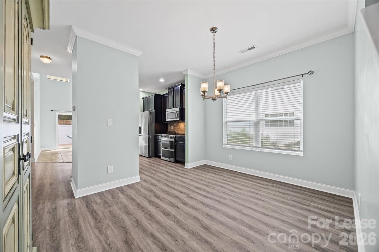 2090 Shady Pond Dr - Photo 6 of 39