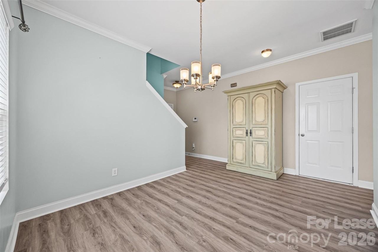 2090 Shady Pond Dr - Photo 7 of 39