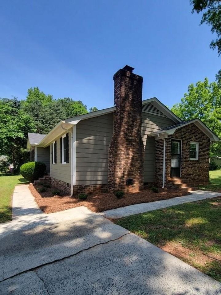 2260 Terrell Pl - Photo 2 of 22