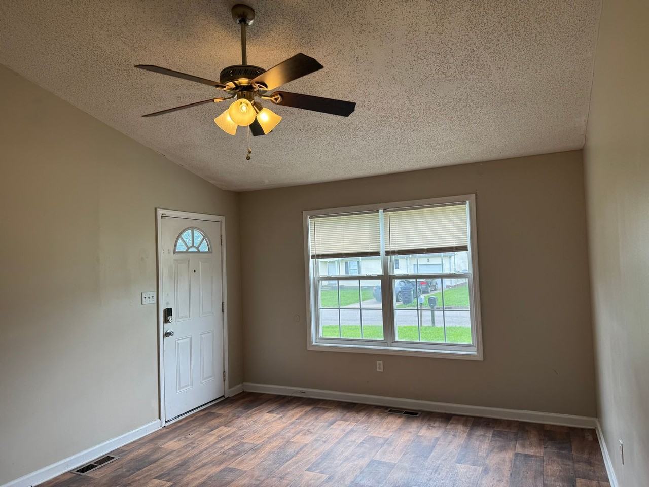 222 Pappy Dr - Photo 3 of 25