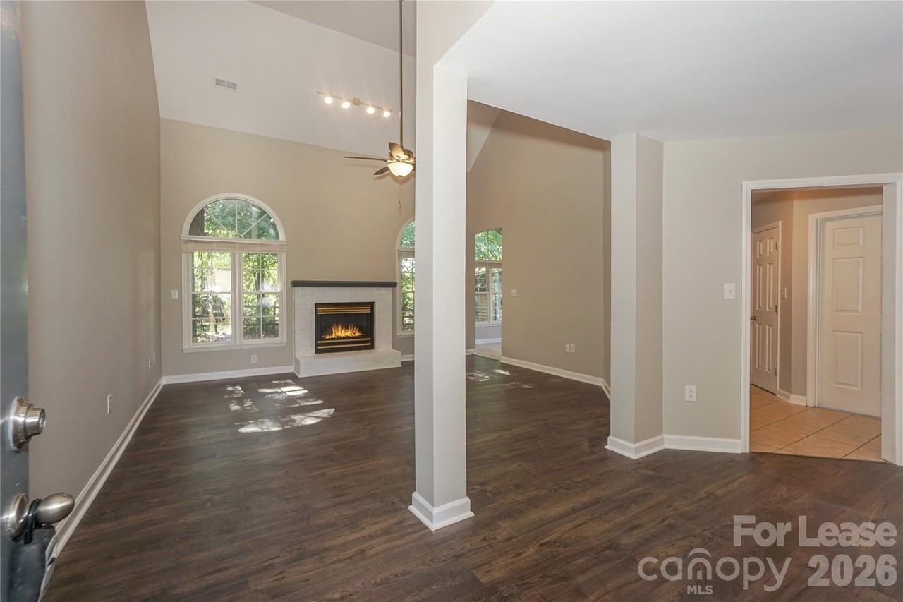840 Emerson Dr - Photo 5 of 35