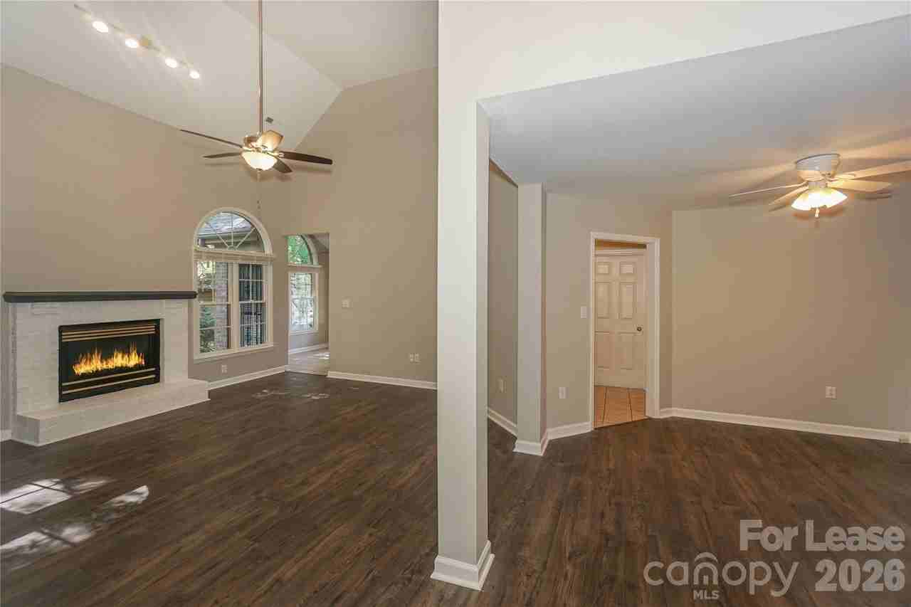 840 Emerson Dr - Photo 6 of 35