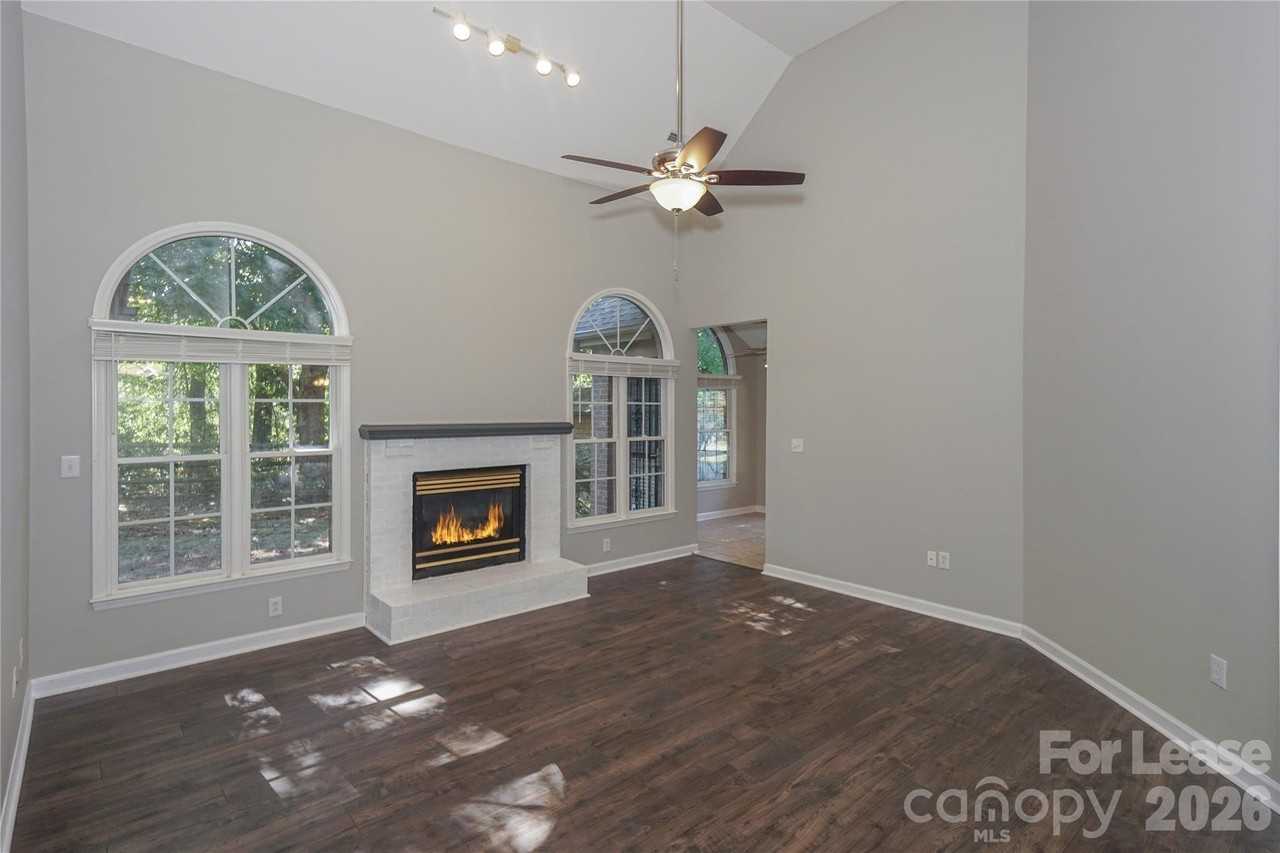 840 Emerson Dr - Photo 7 of 35