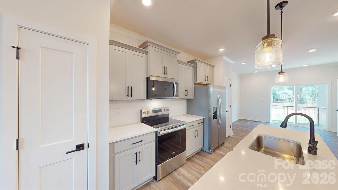 3640 Spencer St - Photo 3 of 28