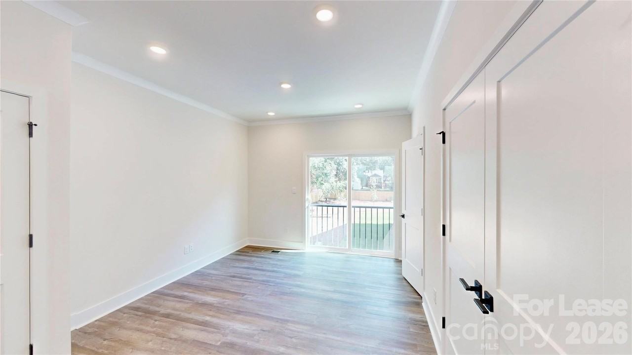 3640 Spencer St - Photo 4 of 28
