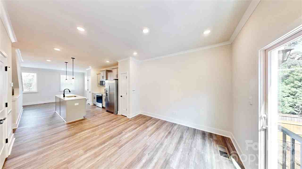 3640 Spencer St - Photo 5 of 28