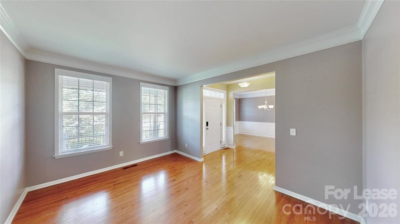 1505 Aringill Ln - Photo 3 of 40