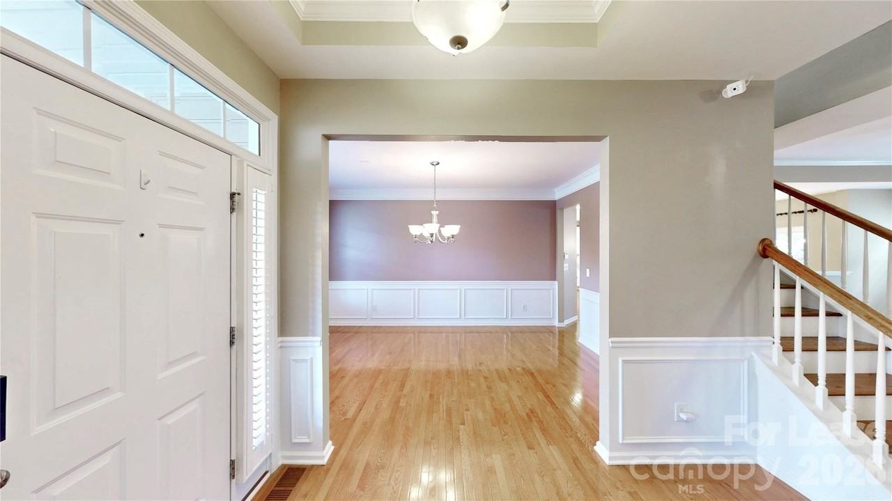 1505 Aringill Ln - Photo 4 of 40