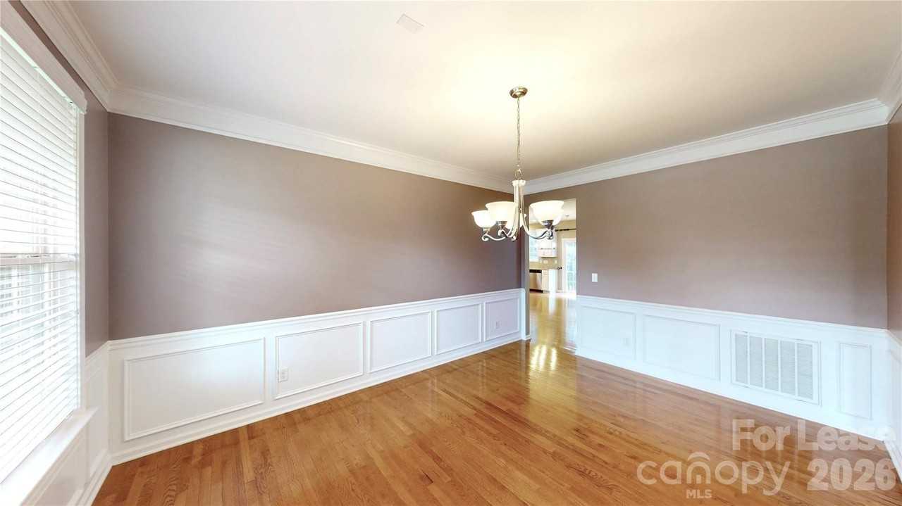 1505 Aringill Ln - Photo 5 of 40