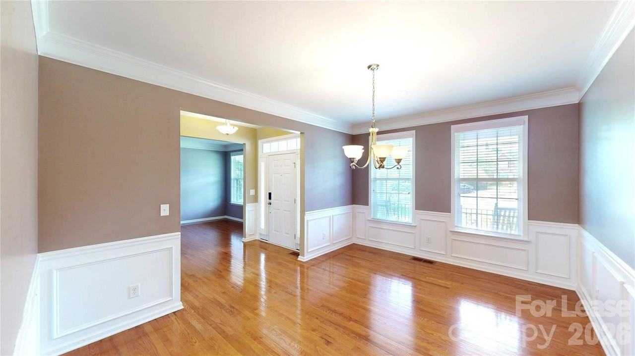 1505 Aringill Ln - Photo 6 of 40