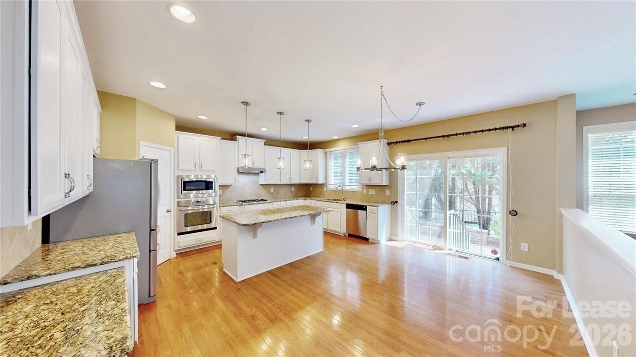 1505 Aringill Ln - Photo 7 of 40