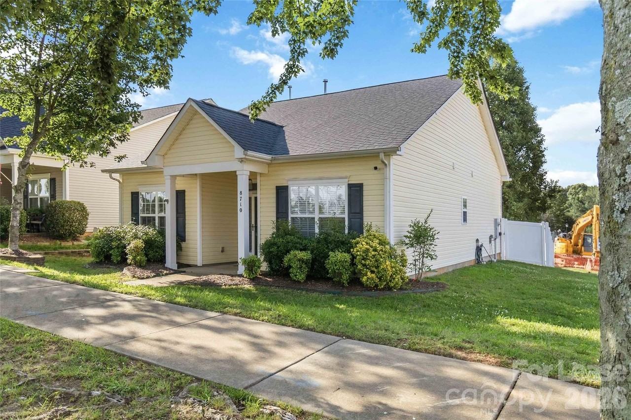 8710 Arrowhead Place Ln - Photo 2 of 26