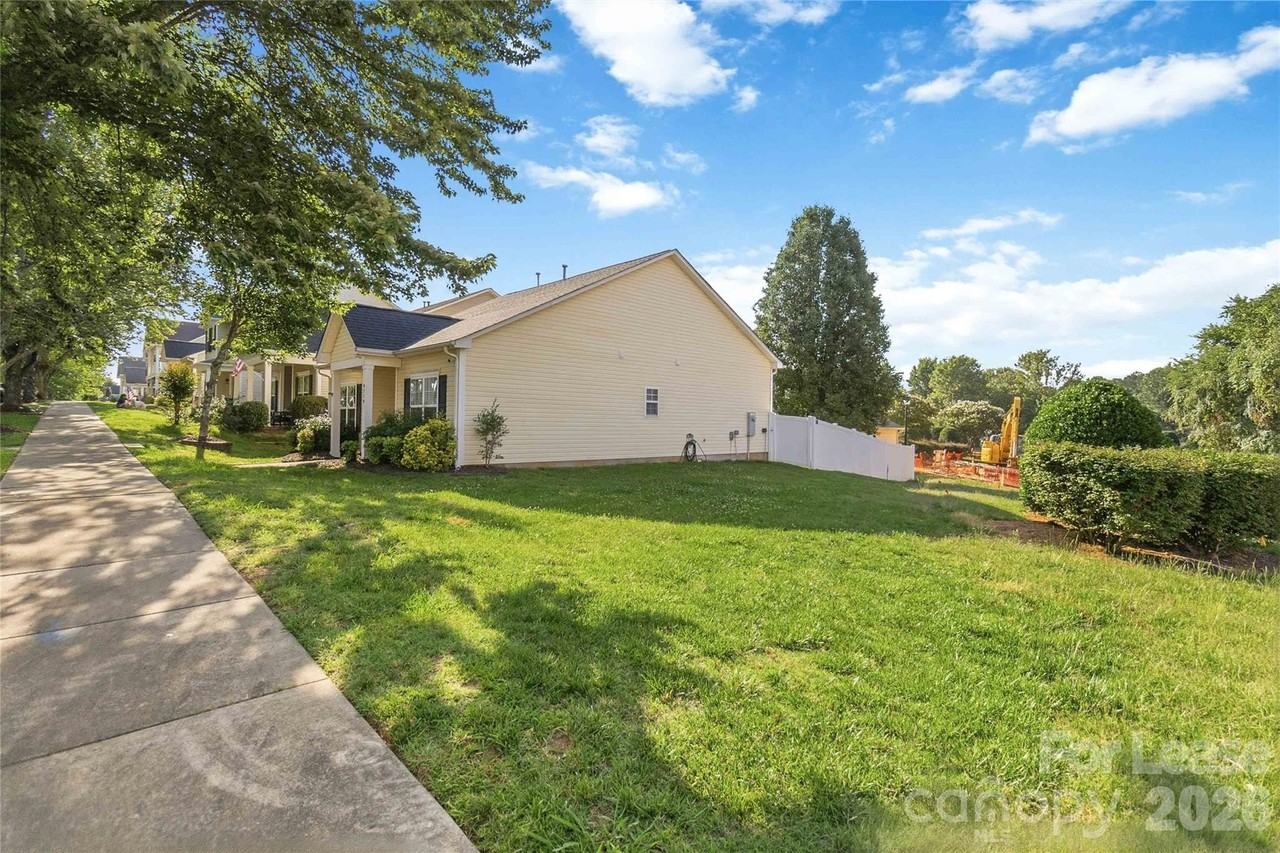8710 Arrowhead Place Ln - Photo 3 of 26