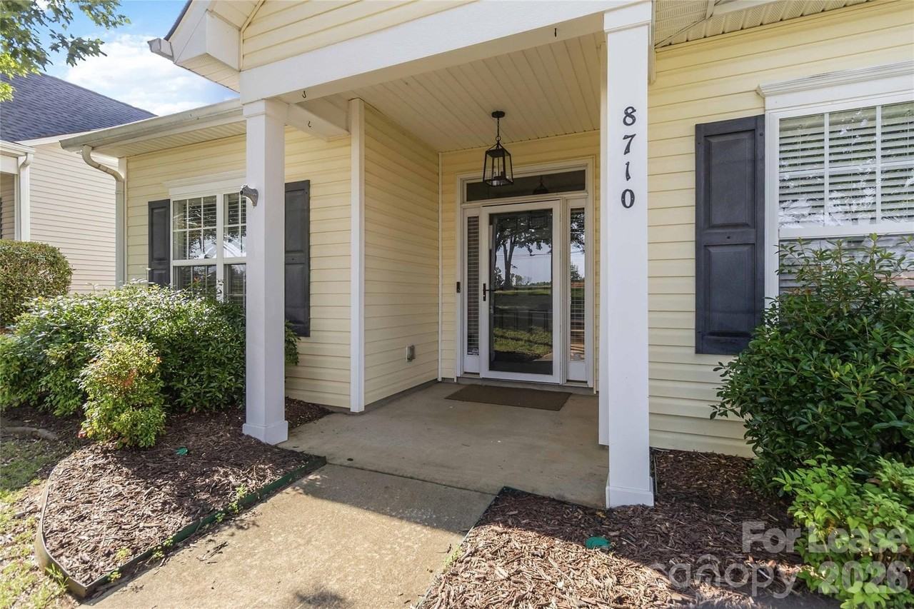 8710 Arrowhead Place Ln - Photo 4 of 26