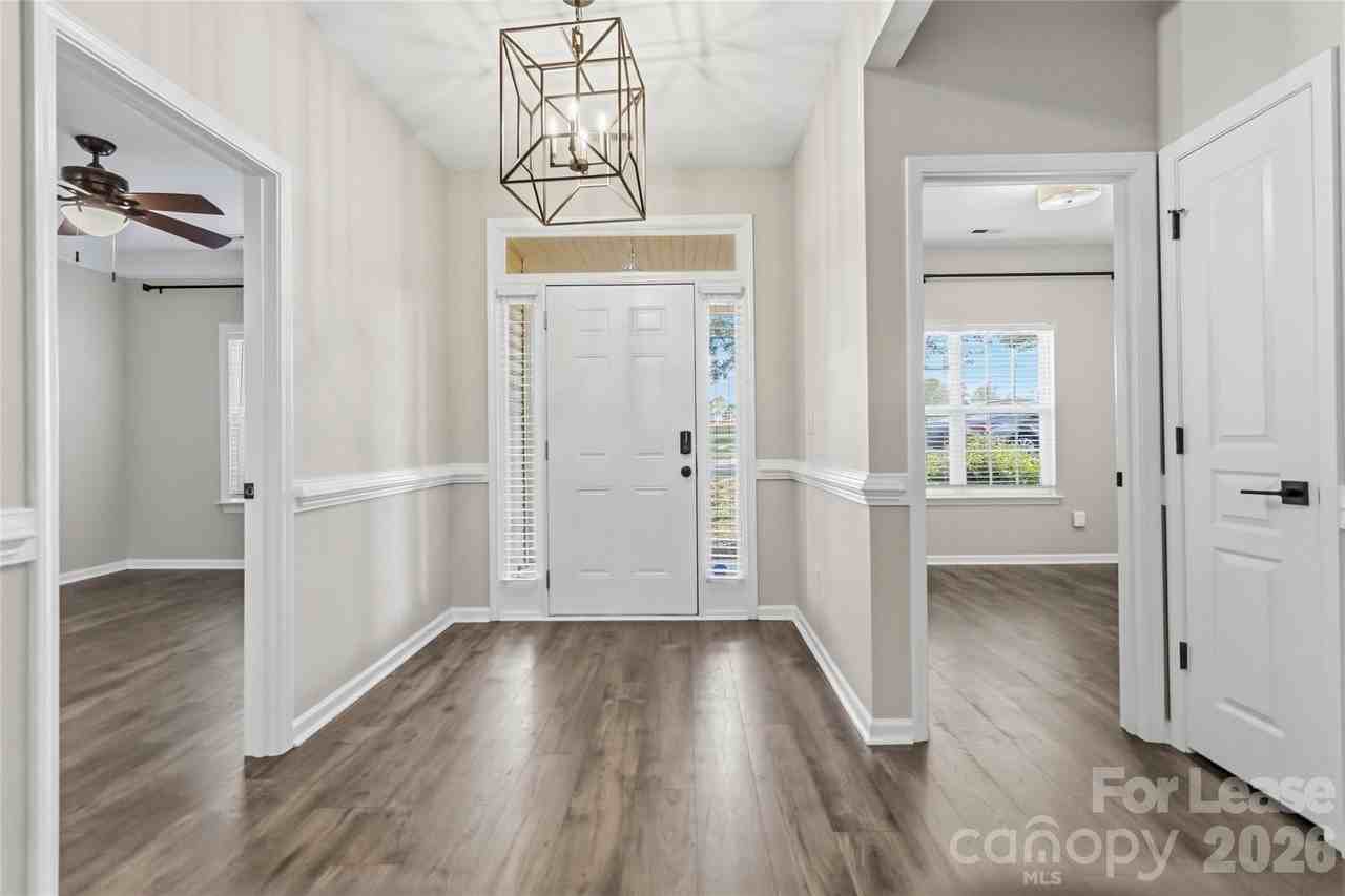 8710 Arrowhead Place Ln - Photo 5 of 26