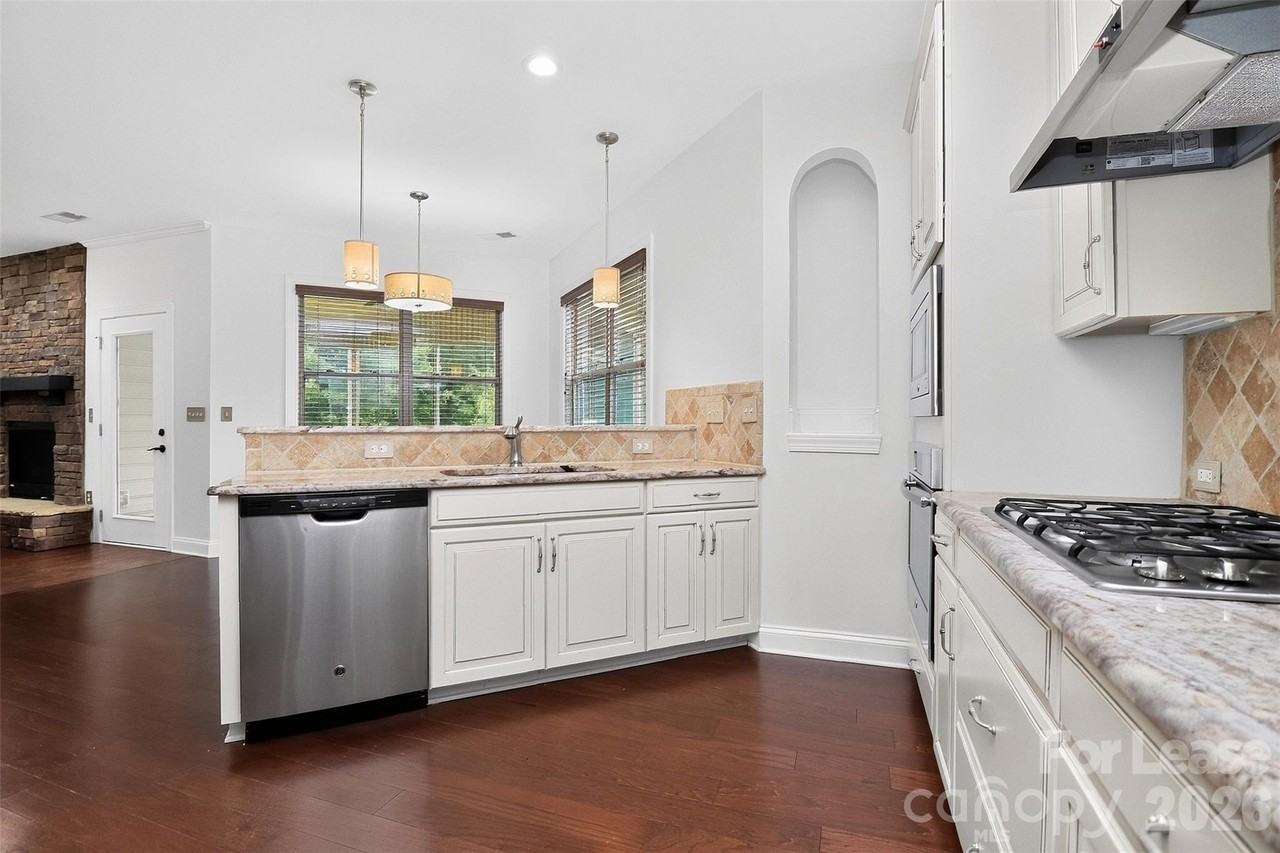 549 Daventry Ct - Photo 3 of 37