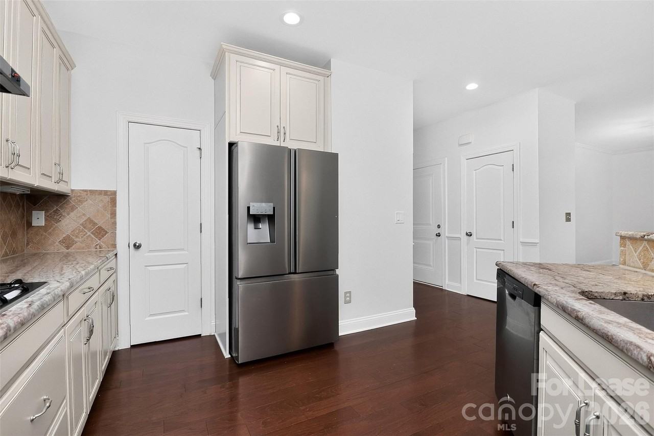 549 Daventry Ct - Photo 4 of 37