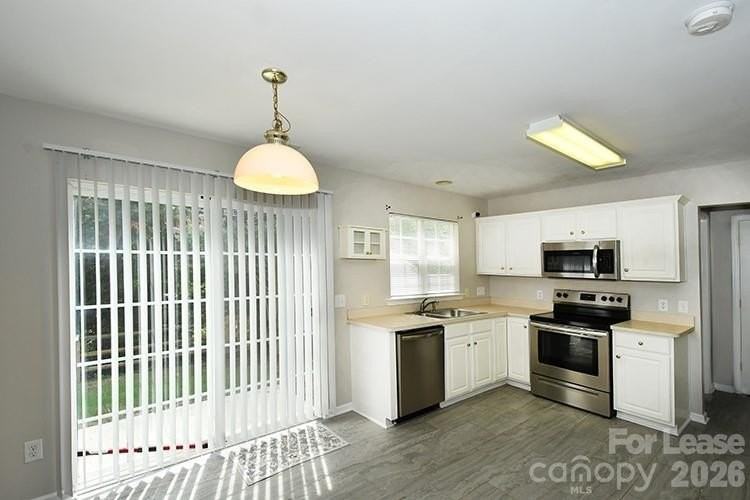 8715 Challenger Dr - Photo 2 of 22