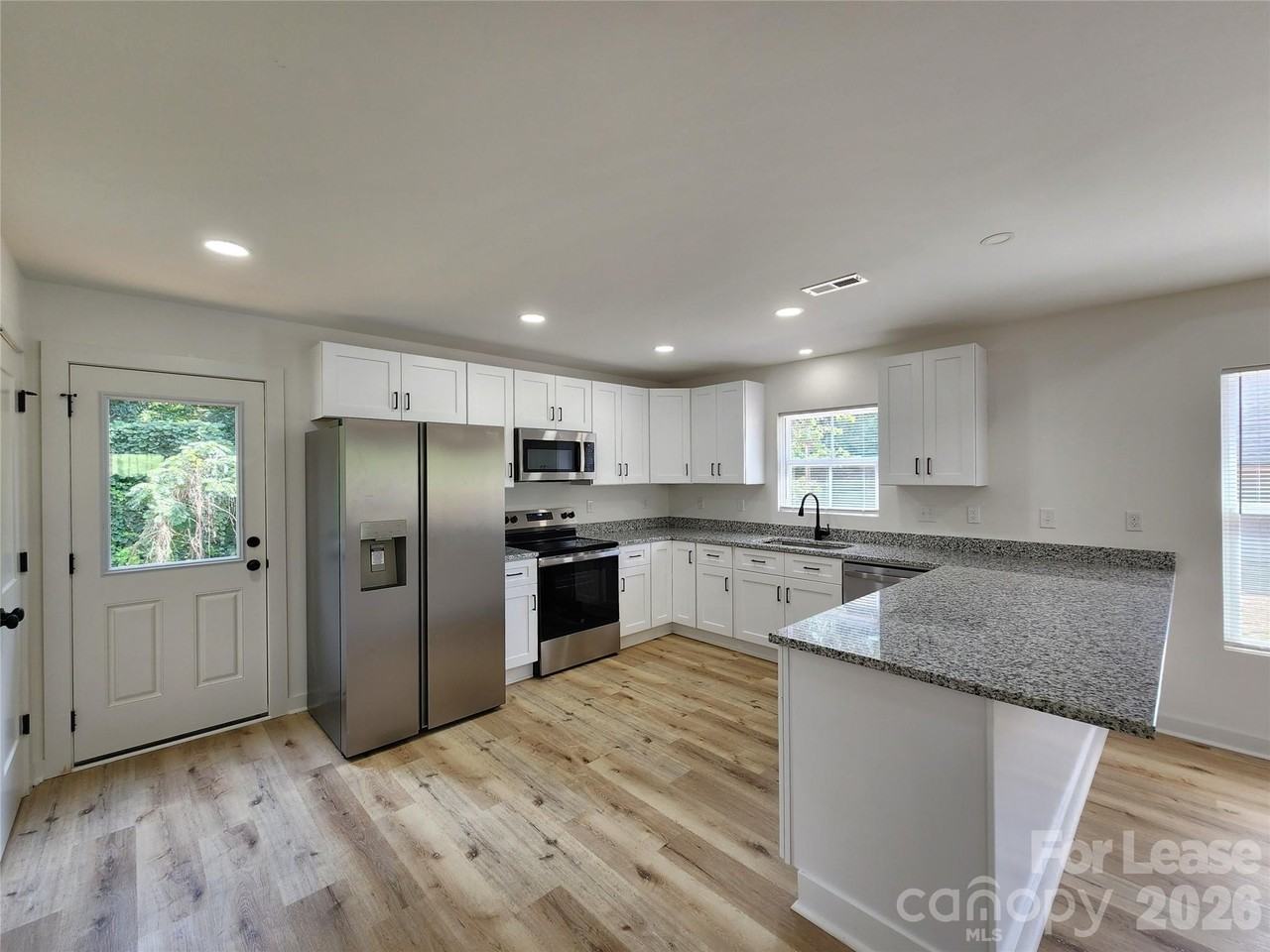 1302 Rainbow Dr - Photo 4 of 16