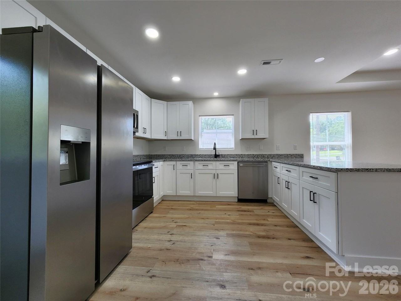 1302 Rainbow Dr - Photo 5 of 16