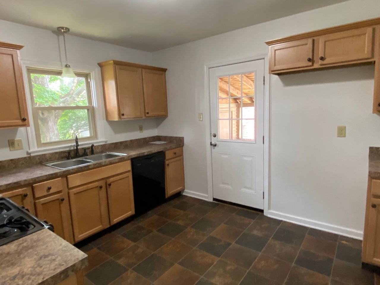 302 Pinehurst Rd - Photo 5 of 10