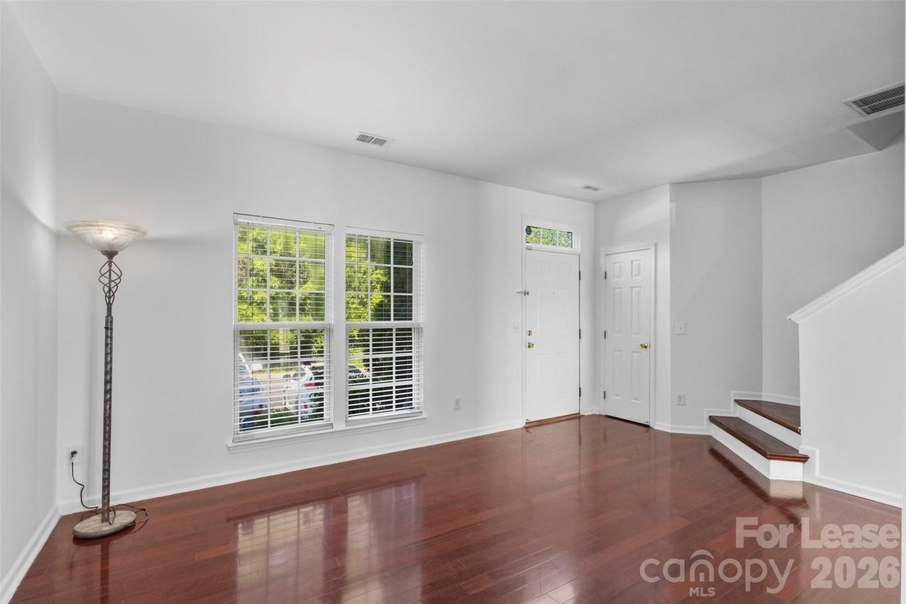 11022 Garden Oaks Ln - Photo 3 of 24