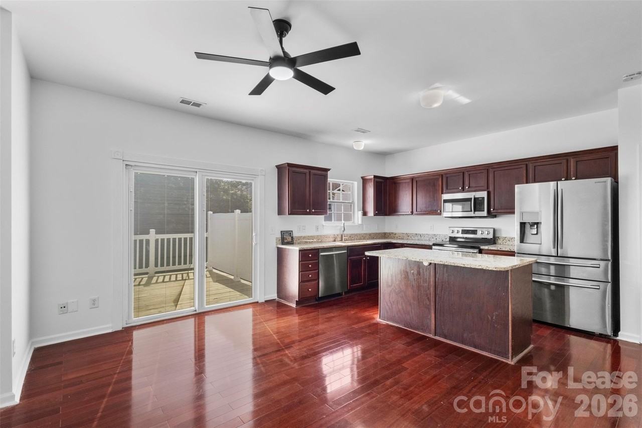 11022 Garden Oaks Ln - Photo 5 of 24