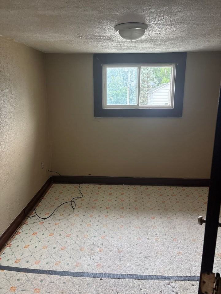 376 Rockport Rd - Photo 4 of 17