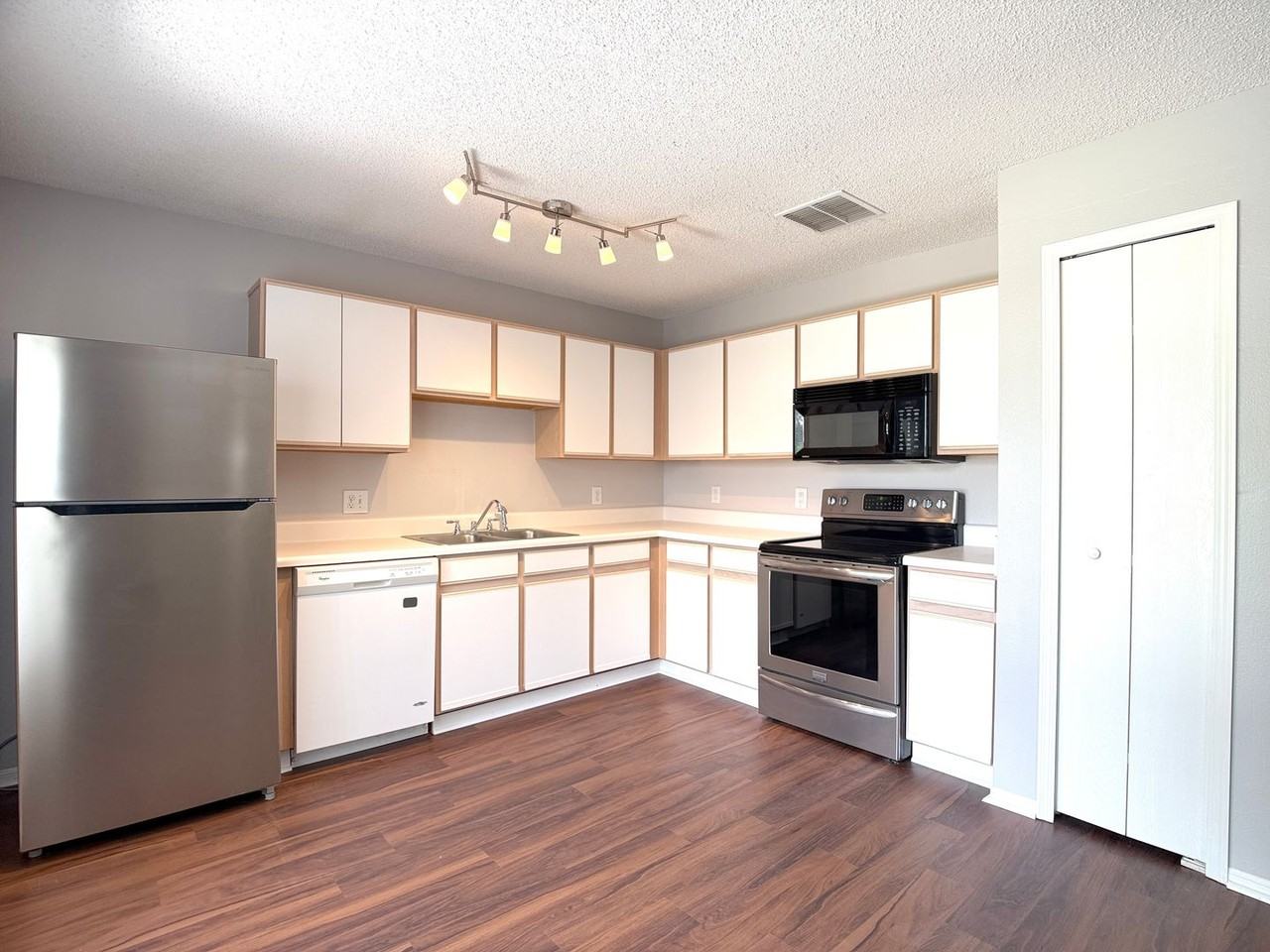 287 Walleye Dr - Photo 4 of 43