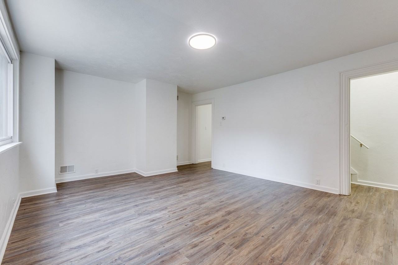 819 Proctor Way - Photo 2 of 22