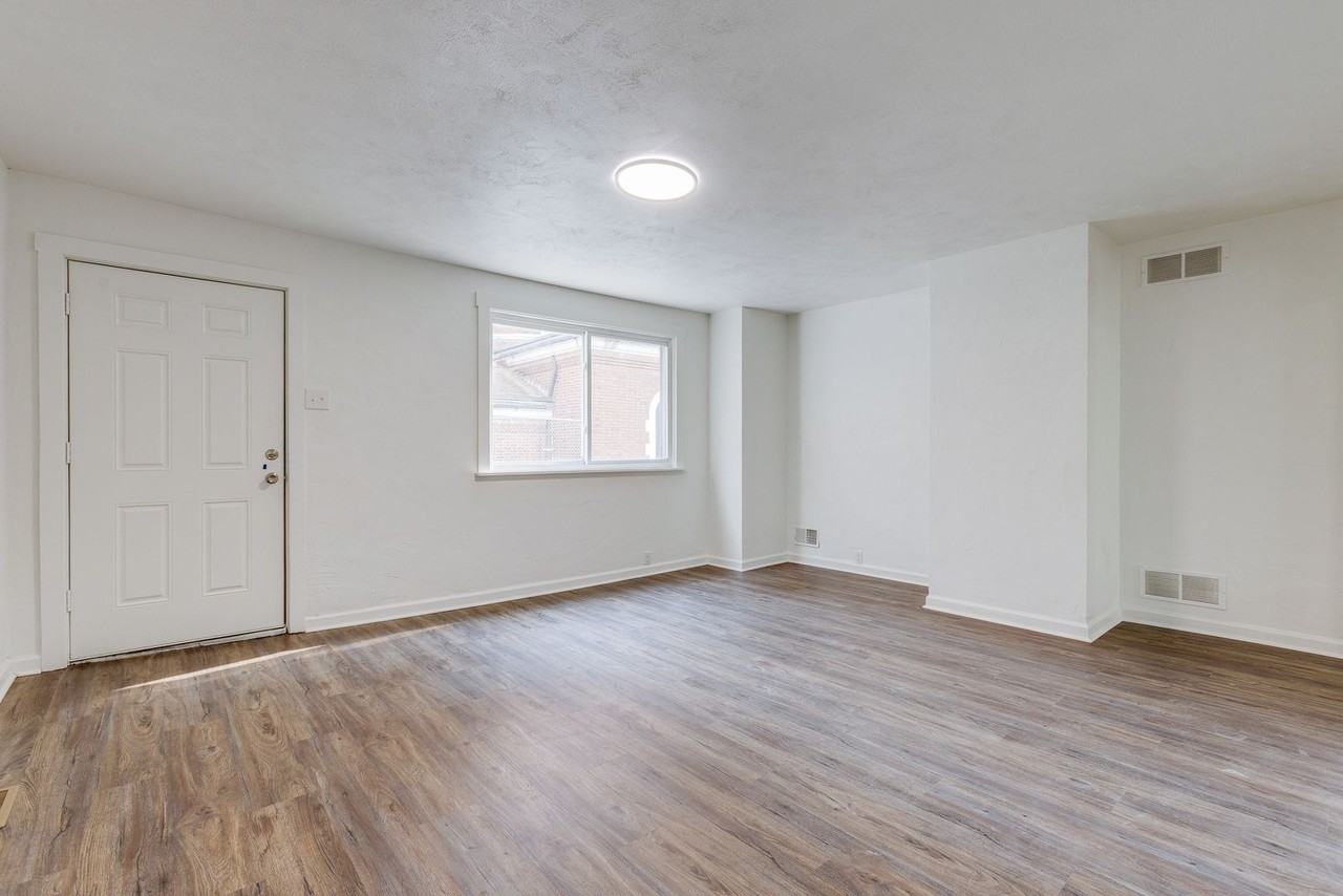 819 Proctor Way - Photo 3 of 22