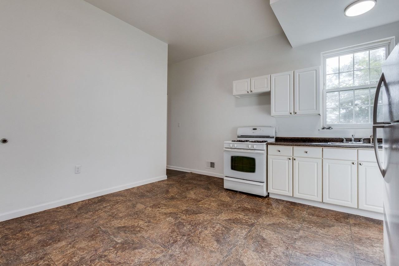 819 Proctor Way - Photo 7 of 22