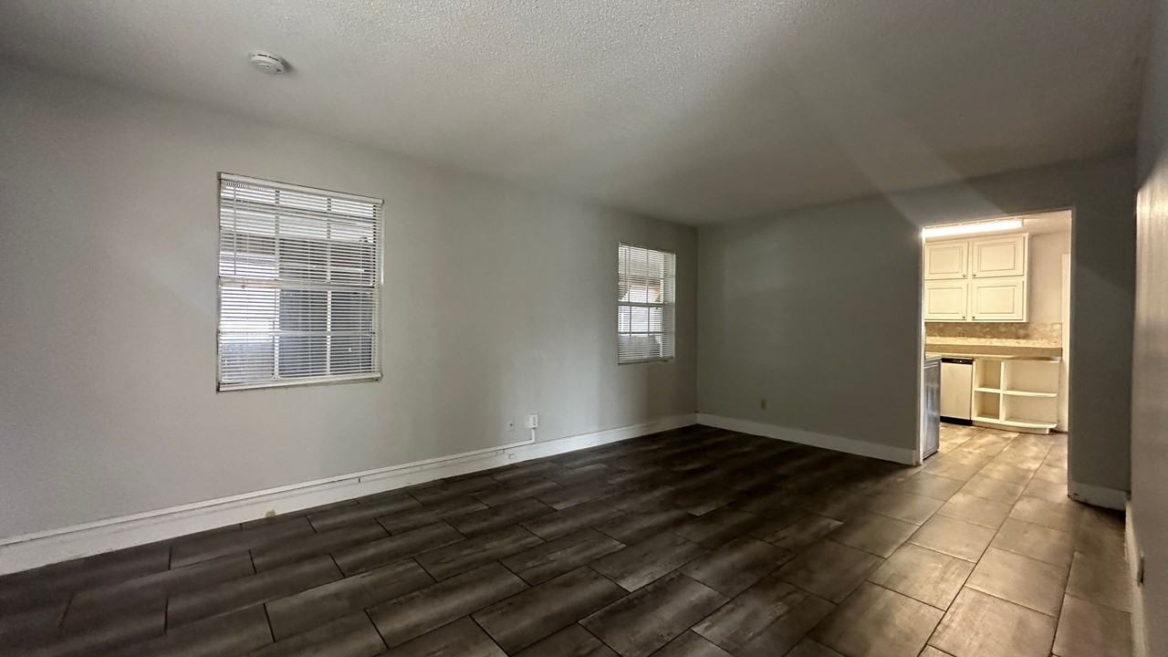319 Golf Blvd - Photo 2 of 24