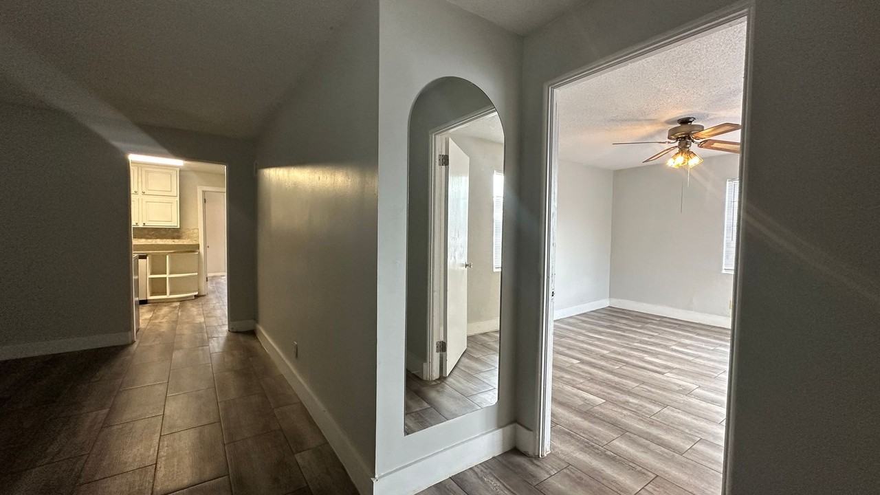 319 Golf Blvd - Photo 3 of 24