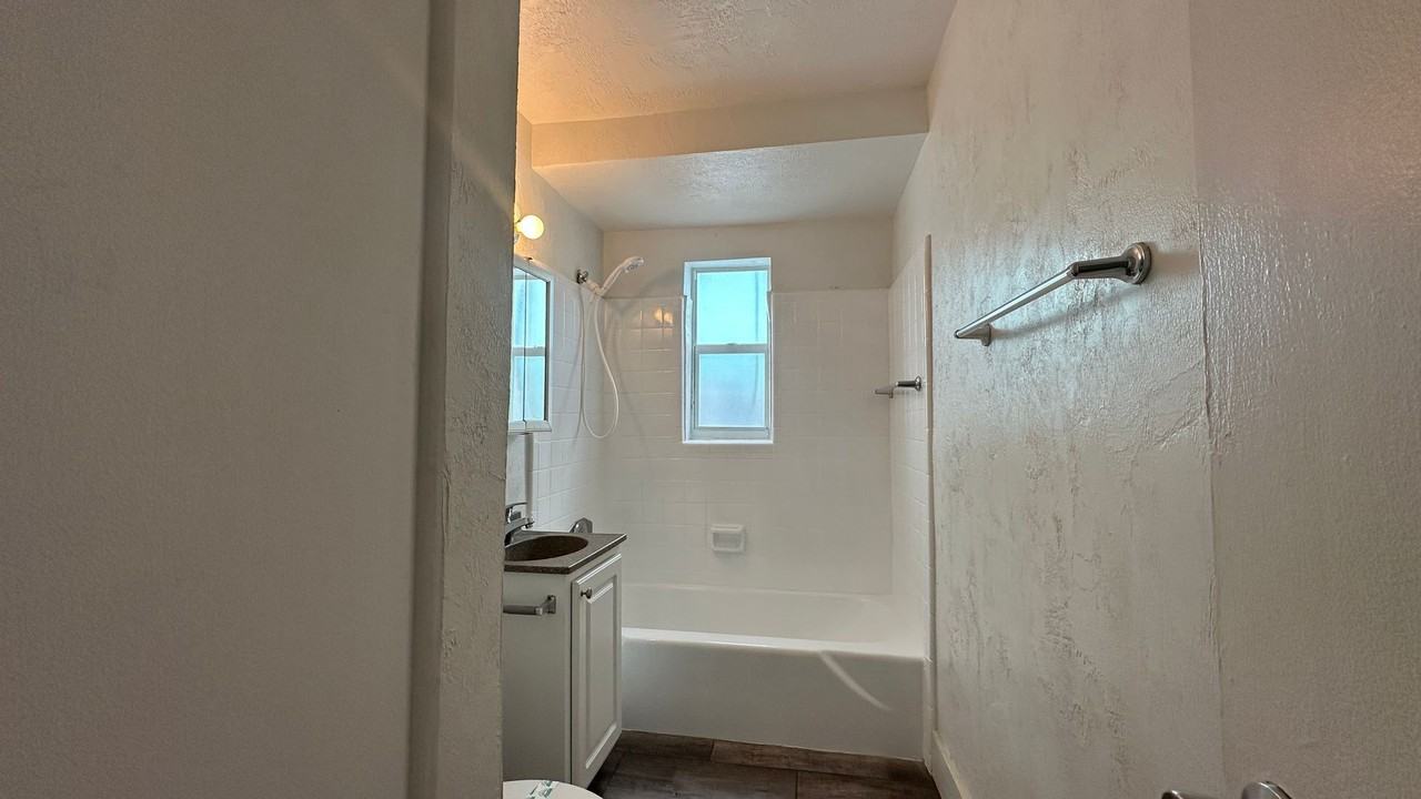 319 Golf Blvd - Photo 7 of 24