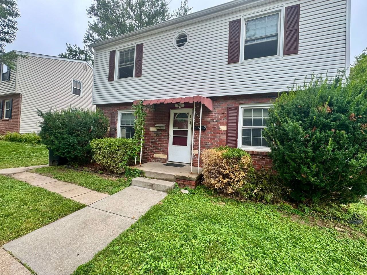 1006 N 49th Ave
